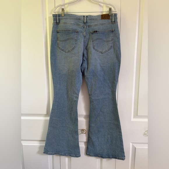 Lee Women's High Rise Exposed Button Flare Jeans Blue Size 14 Petite NWT - Picture 3 of 11